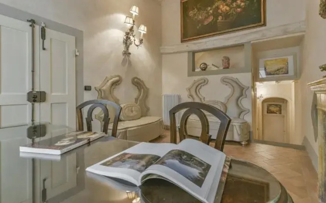 Epoque Halldis Apartment