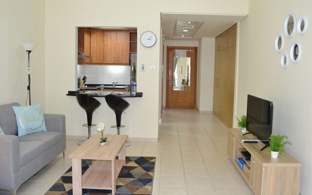 NMR - New Spacious Studio flat