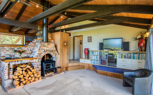 Tasman Hideaway - Marahau Holiday Home