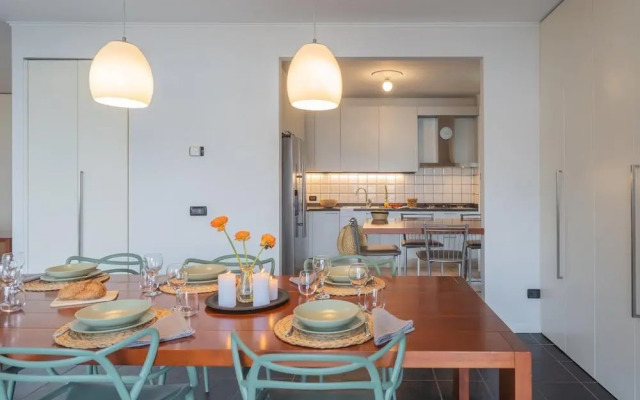 On the Lake - Private Garden Parking