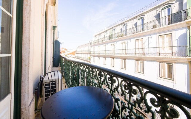 Nomad's Fine Arts in Chiado with Garage