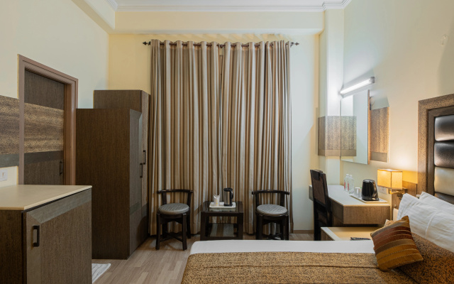 The Sun Court Hotel Yatri – Guest Rooms – Delhi
