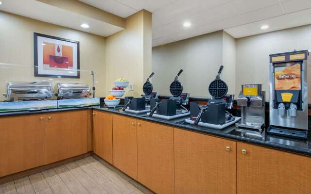 Comfort Suites Near Universal Orlando Resort