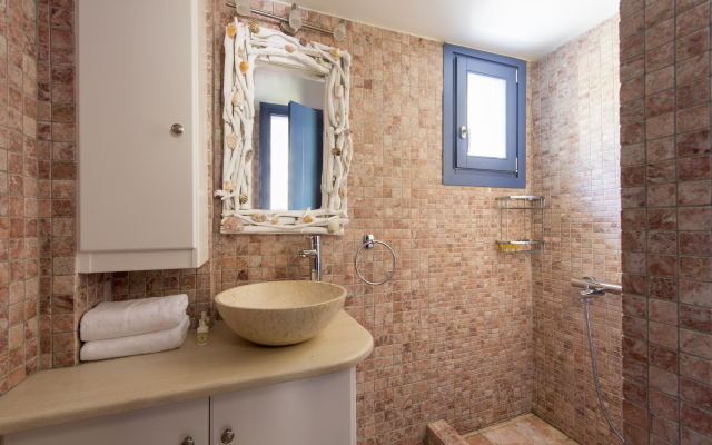 Earino Suites and Villas