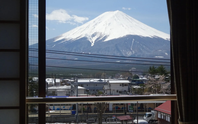 Kawaguchiko Station Inn