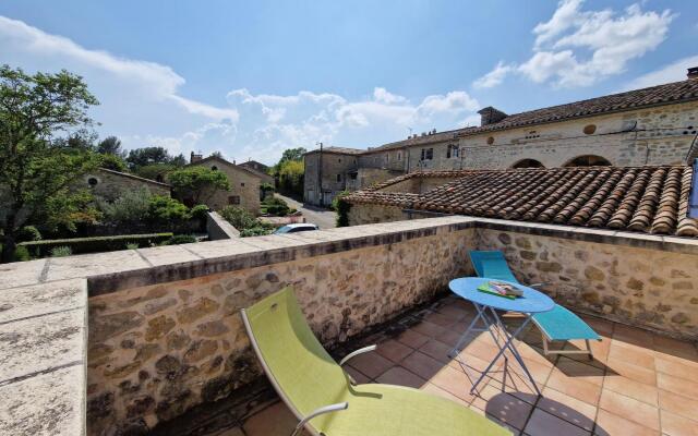 Charming Stone House With Terrace and Garden, Lussan