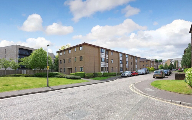Ideal Central Edinburgh Location With On-site Private Parking