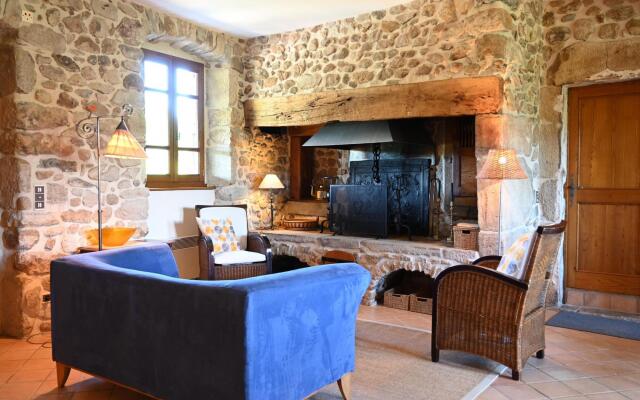Restful Villa in Largentiere With Swimming Pool