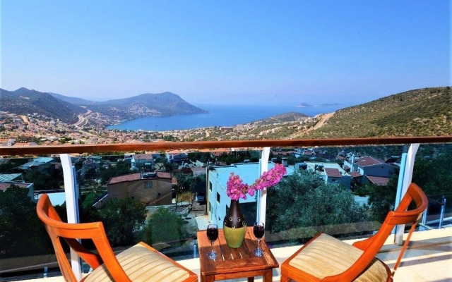 Villa Alfa by Akdenizvillam