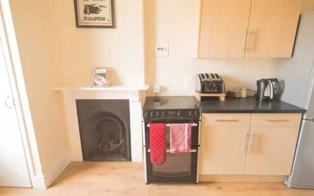 Three Bedroom Apartment Next To Pub