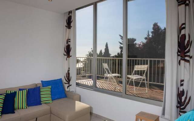 Athenaeum Beach Studio