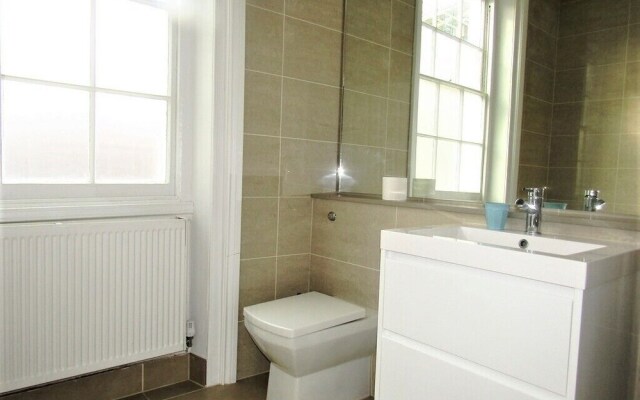 Large Private Double En-suite - 5