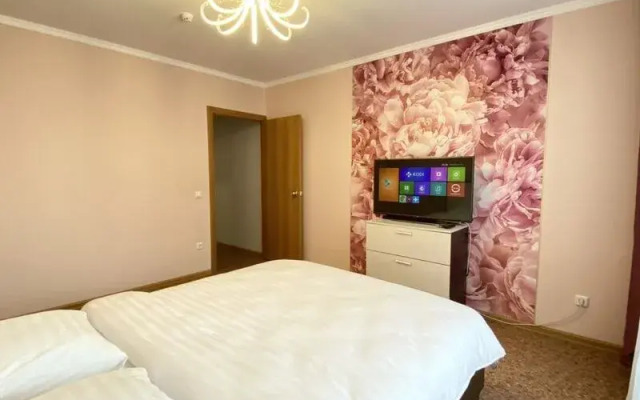 Moon72 on Sozidateley street, 7