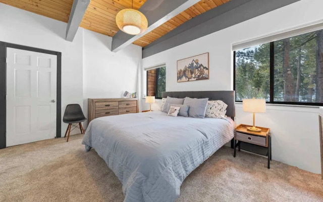 Tahoe City Retreat For 8!