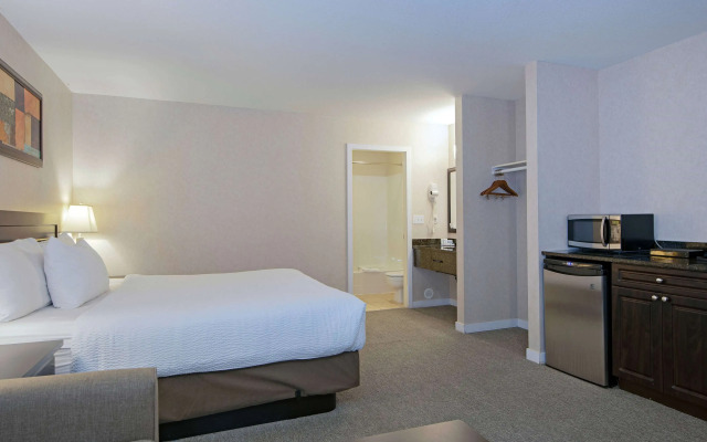 Travelodge by Wyndham Kamloops Mountview