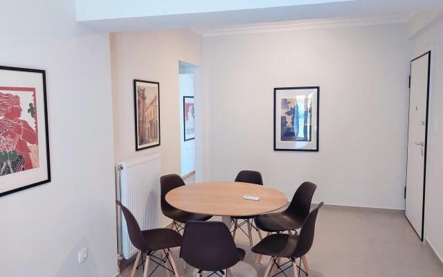 Modern Apartment in Acropolis Museum