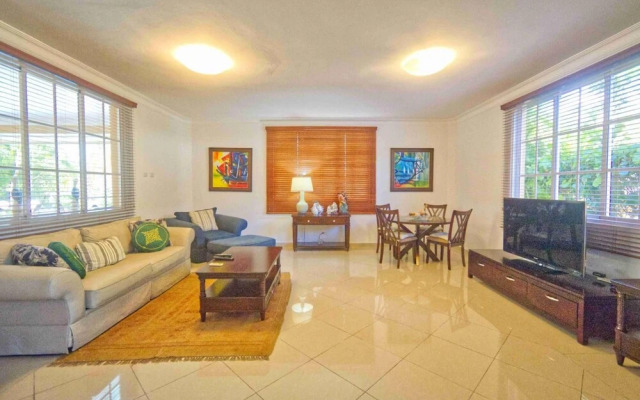 Large Golf View Villa With Pool Jacuzzi and Staff