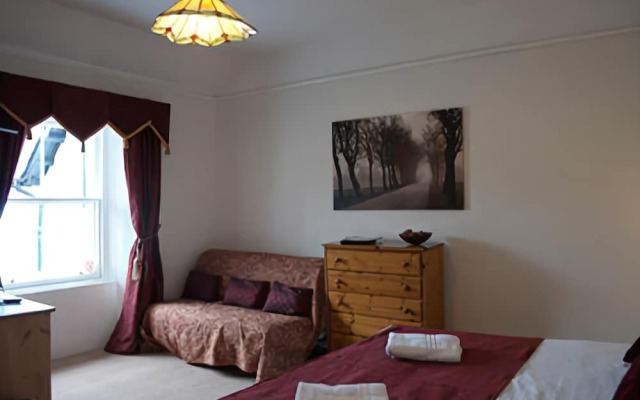 Bridge of Lochay Hotel