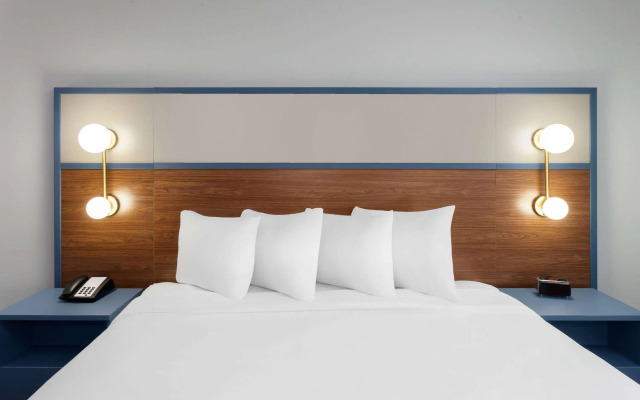 AmericInn by Wyndham Eagle River Downtown