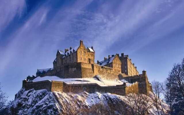 Heart of Edinburgh City Flat
