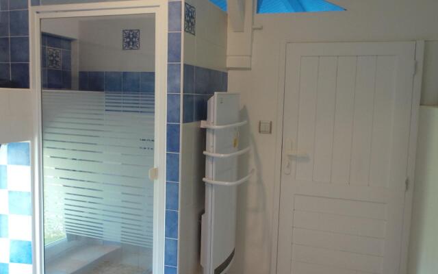 Renovated Dovecot With Pool, in the Vineyards Near Bordeaux