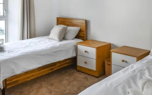 The Hideaway - Spacious 3 Bedroom Apartment
