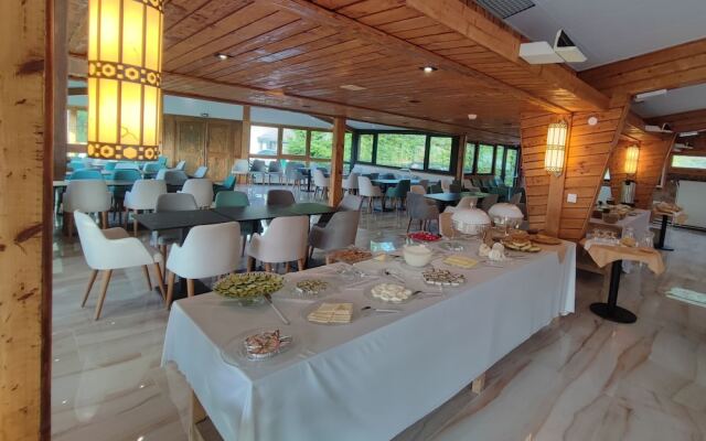 Hôtel Parc & Spa les Cigognes