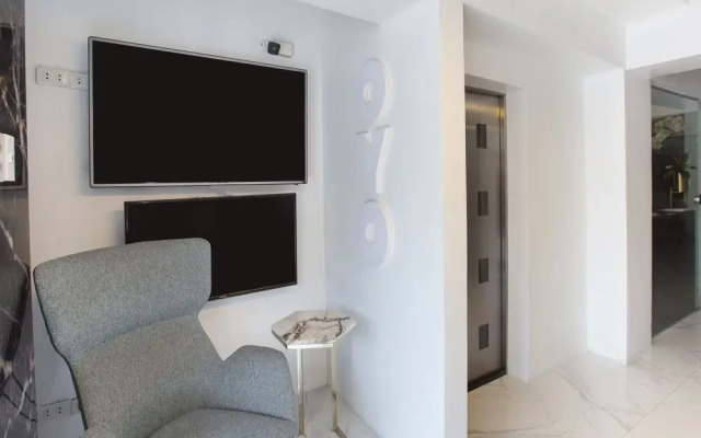 OYO 675 Circuit Hostel