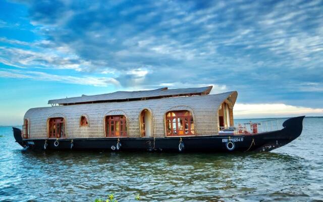 Aqua Castle Houseboat - by Aqua Jumbo Houseboats