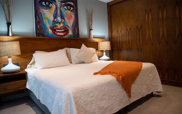 Downtown Luxury Apartment I  Cocobeach