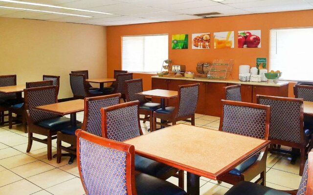 Ramada by Wyndham Tucson Airport