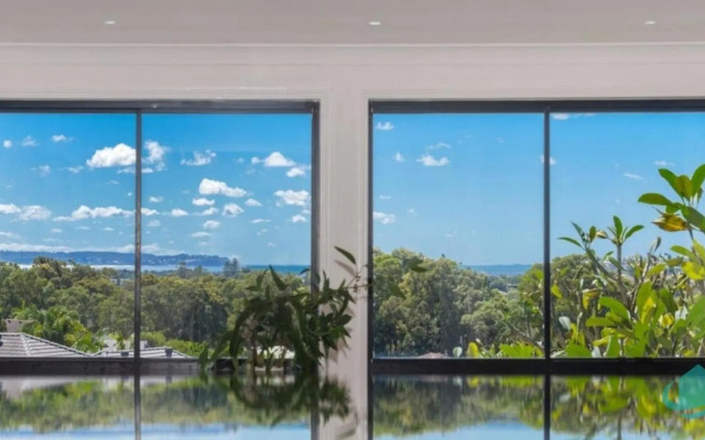 Splendour Hideaway - Luxury pool at Caves Beach