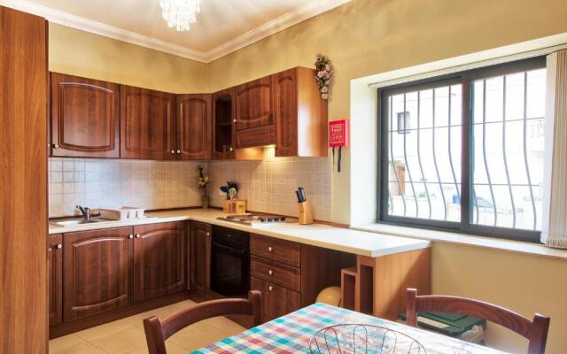 MS26 - Spacious Maisonette By The Sea