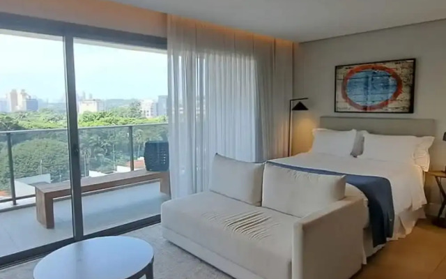Pinheiros Silver I Modern Studio in Faria Lima