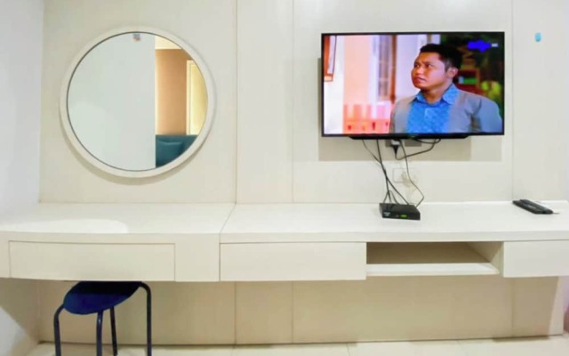 Good Homey Studio Apartment At Warhol (W/R) Residences