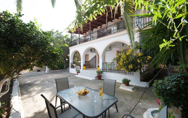 Nikos Studios & Apartments