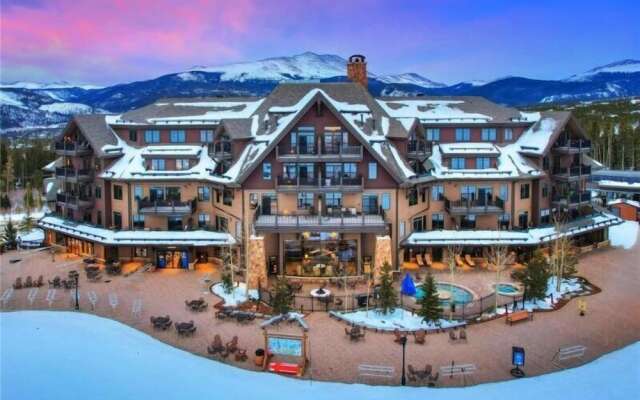 Crystal Peak Lodge 2 Bedroom Ski in, Ski out Slopeside Condo at the Base of Peak 7