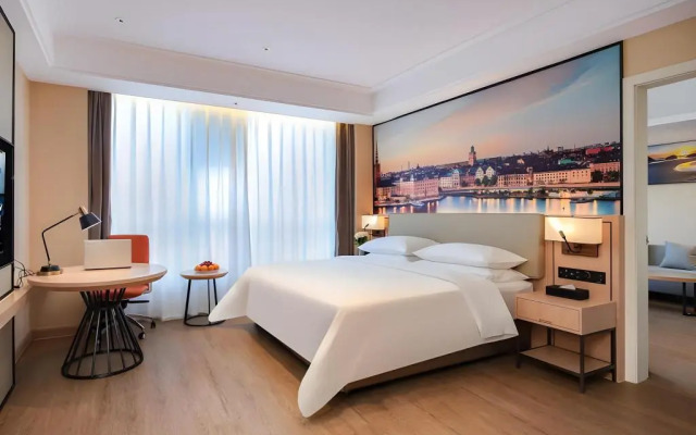 Vienna International Hotel (Luyi Passenger West Station)