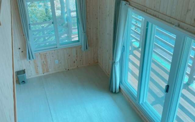 Yeosu Banditbul Hwangto Pension