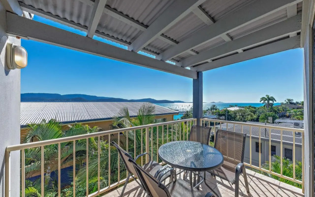 Airlie Sunset Waterview Apartment