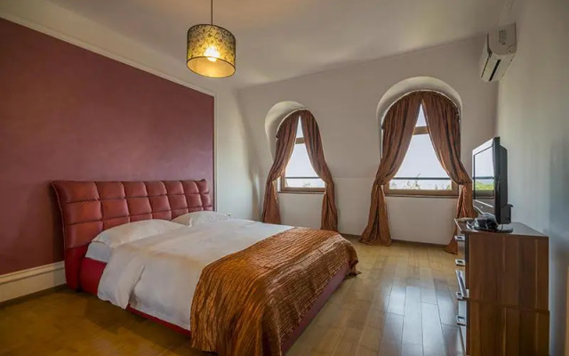 Purple Star Apartments