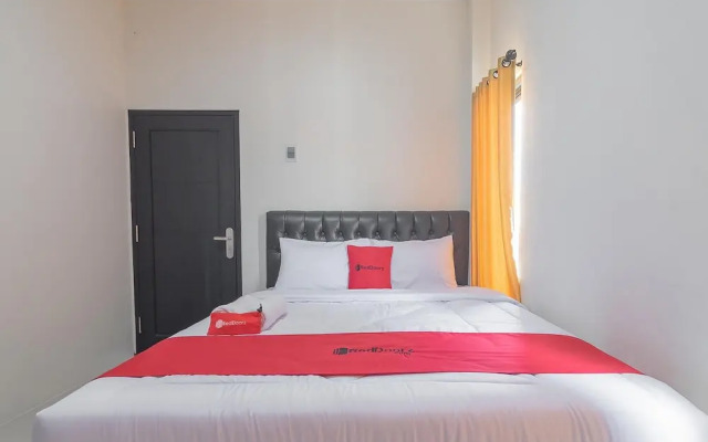 RedDoorz Plus @ Kesambi Street Cirebon