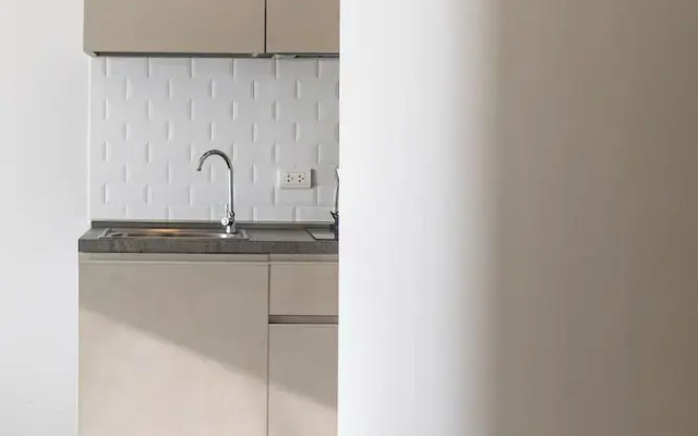 Modern Condo - 1BR & Office T3-528