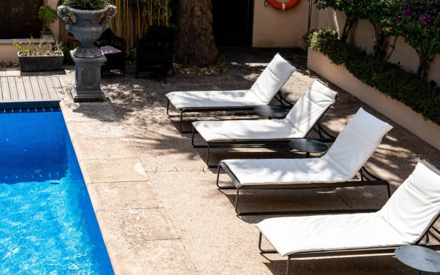 L'Avenida Hotel