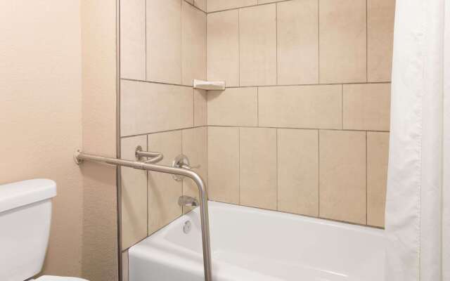 Super 8 by Wyndham Asheville Airport