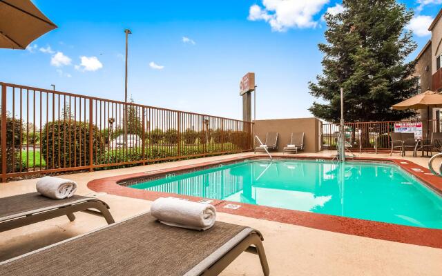 Best Western Plus Twin View Inn & Suites