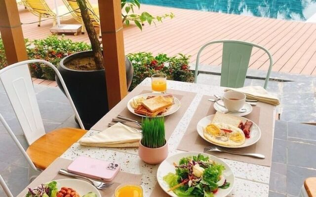 Moodhoian Riverside Resort & Spa