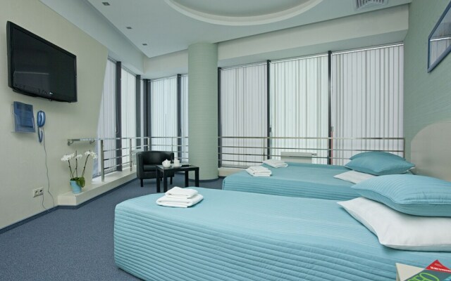 Comfort Hotel Air Express (Free Zone)