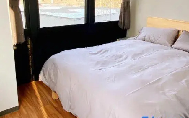 Q Fox Black Diamond Hotel