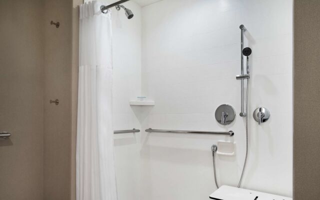 Hilton Garden Inn Milwaukee Brookfield Conference Center, WI